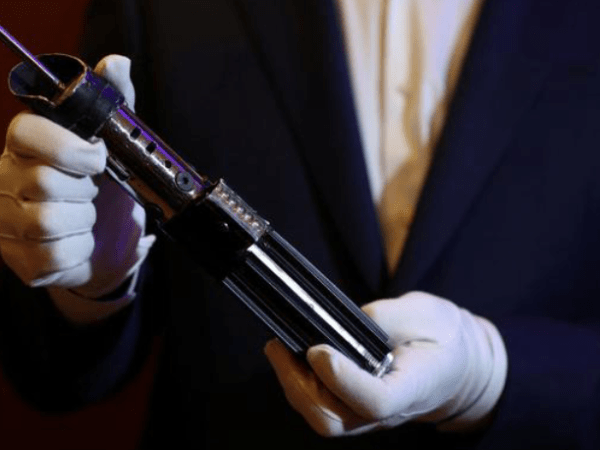 Le Sabre de Dark Vador mis aux&nbsp;enchères